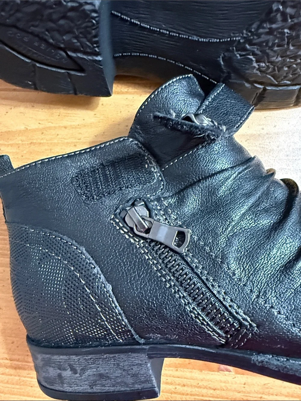 Earth stylish black